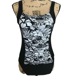 Upopby Woman’s Swimsuit Sz 8 NWT